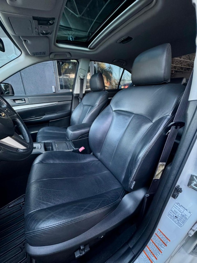 Subaru Legacy Premium — foto 16